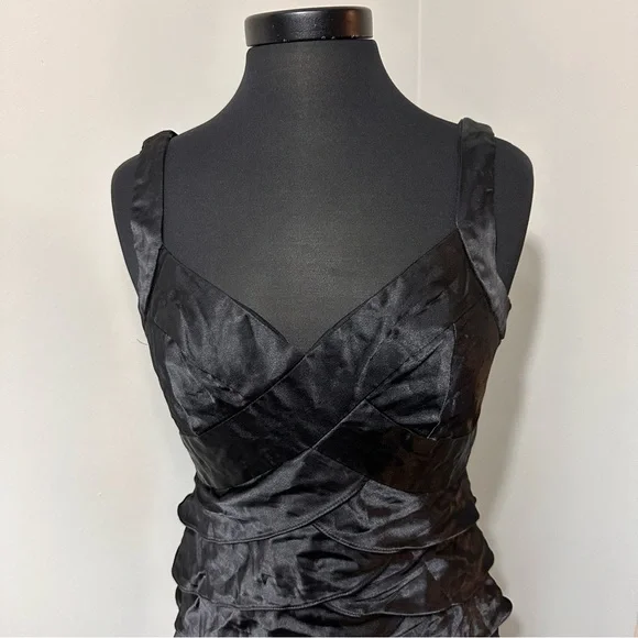 London Times Black Sleeveless Ruffled Dress in Size 10 - Picture 2 of 6